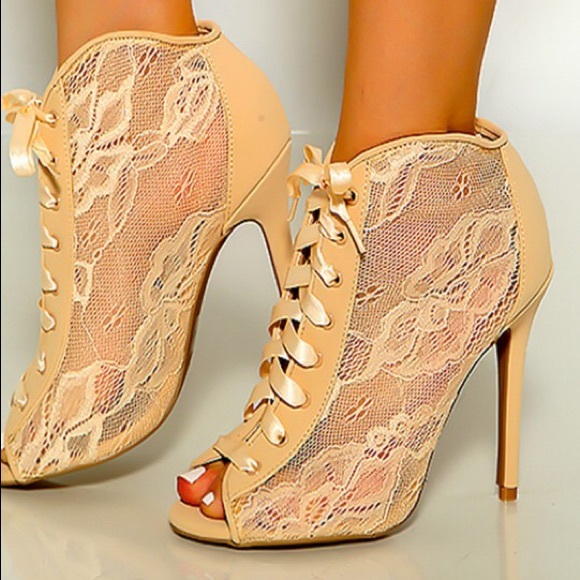 ISO!!! Looking for these shoes!!!! - Picture 2 of 3